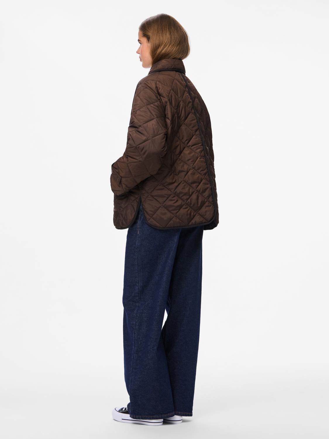 model_shot-back
